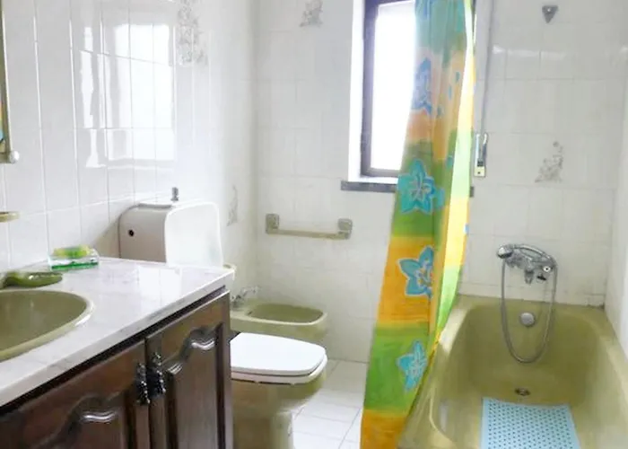 Family House With Sea View In Dom wakacyjny A dos Cunhados