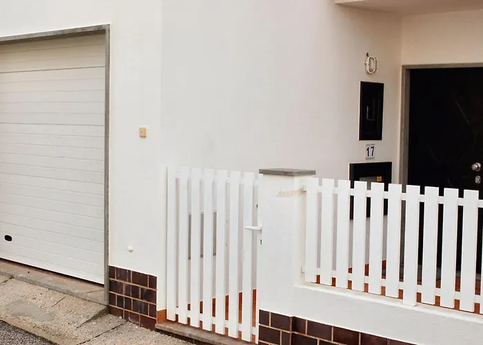 Family House With Sea View In * A dos Cunhados