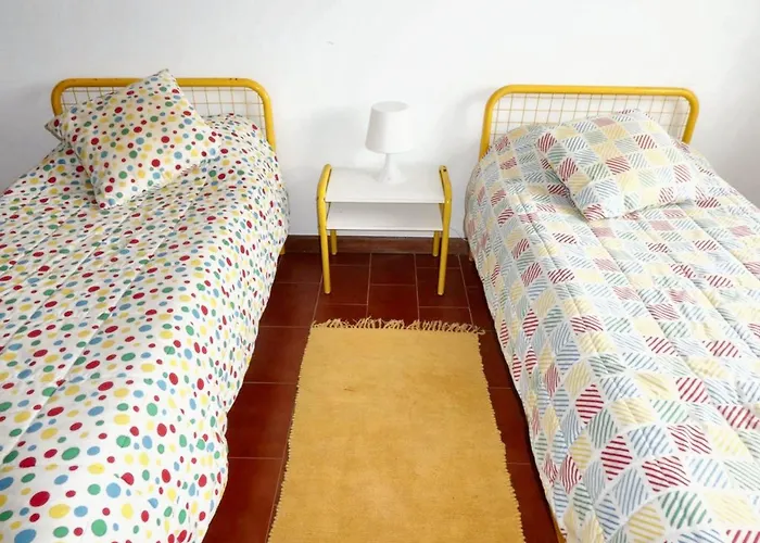 Dom wakacyjny Family House With Sea View In *