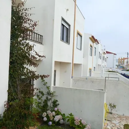 Family House With Sea View In A dos Cunhados