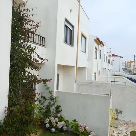 Family House With Sea View In A dos Cunhados