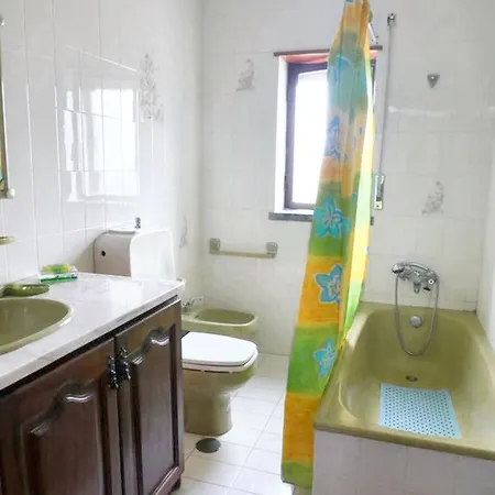 Family House With Sea View In Dom wakacyjny A dos Cunhados