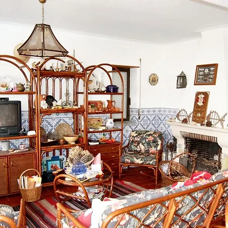 Сasa de vacaciones Family House With Sea View In