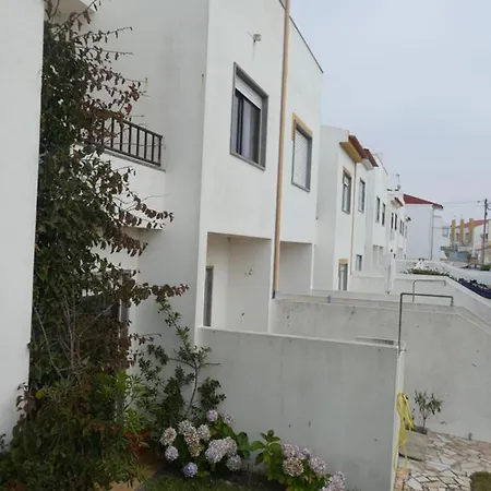Сasa de vacaciones Family House With Sea View In *