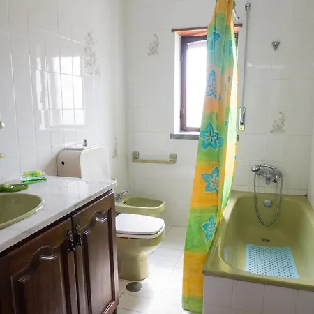 בית נופש Family House With Sea View In אה דוס קונהאדוס