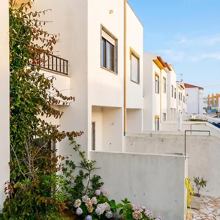 Family House With Sea View In אה דוס קונהאדוס
