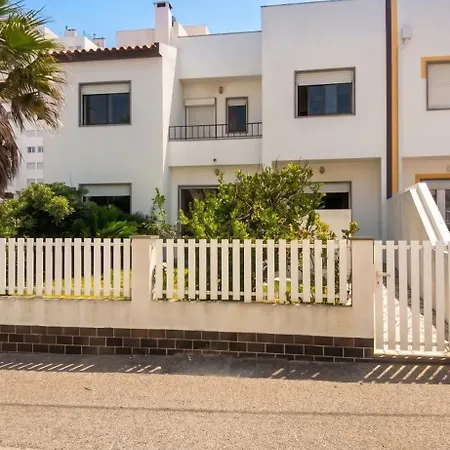 בית נופש Family House With Sea View In אה דוס קונהאדוס