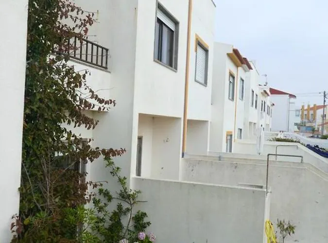 Family House With Sea View In A dos Cunhados