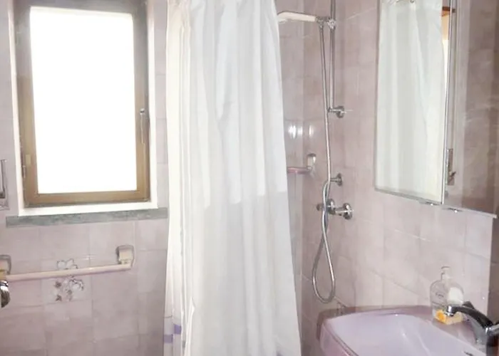 Family House With Sea View In A dos Cunhados